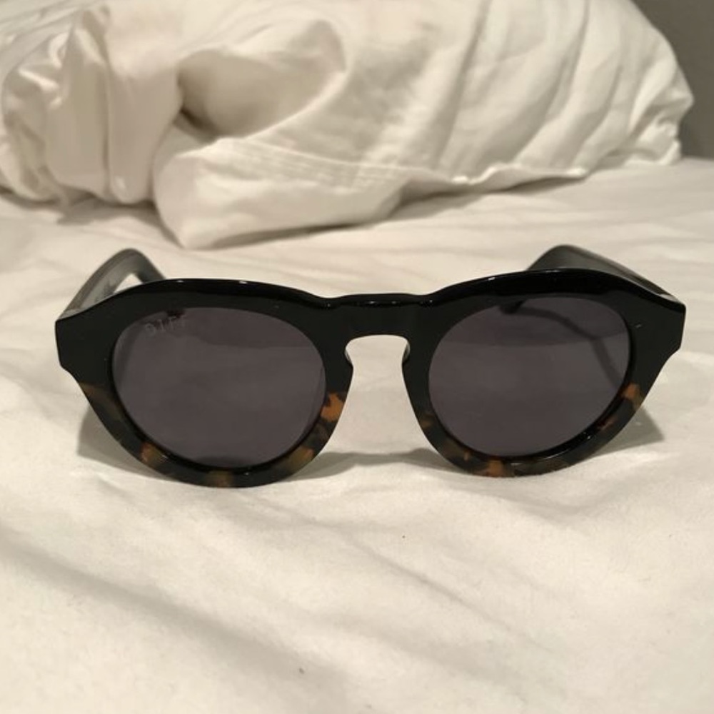 Diff glasses - Picture 2 of 2